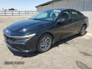 2024 Hyundai Elantra SEL z VIN KMHLM4DG3RU765284, wystawiony jako Copart lot #62608445 z przebiegiem 7 405 mil mil oraz Czysty tytuł • Clean title. Historia ofert i sprzedaży dostępna na DreamBid. Obrazek 1.