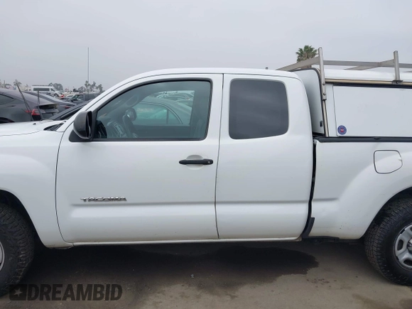 2015 Toyota Tacoma z VIN 5TFTX4CN6FX047623, wystawiony jako IAAI lot #42458260 z przebiegiem 224 496 mil mil oraz . Historia ofert i sprzedaży dostępna na DreamBid. Obrazek 14.