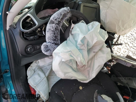 2021 Jeep Renegade Sport with VIN ZACNJCABXMPM22102, listed as a Copart auction lot 48037905 with Not provided miles and Salvage title. Bid and sale history available at DreamBid. Image 8.