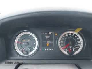 2018 Ram 1500 Express z VIN 1C6RR7KT4JS147562, wystawiony jako IAAI lot #42129188 z przebiegiem 125 332 mil mil oraz . Historia ofert i sprzedaży dostępna na DreamBid. Obrazek 7.