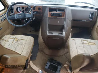 1981 Chevrolet Chevy Van z VIN 1G8EG25L4B7106150, wystawiony jako Copart lot #84432694 z przebiegiem 77 928 mil mil oraz Czysty tytuł • Clean title. Historia ofert i sprzedaży dostępna na DreamBid. Obrazek 8.