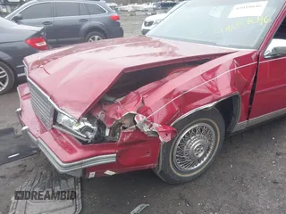 1988 Cadillac DeVille z VIN 1G6CD5159J4301436, wystawiony jako IAAI lot #42018046 z przebiegiem 227 421 mil mil oraz . Historia ofert i sprzedaży dostępna na DreamBid. Obrazek 6.