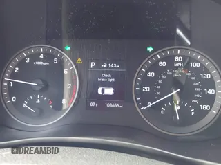 2020 Hyundai Tucson SE z VIN KM8J2CA4XLU159781, wystawiony jako IAAI lot #42170758 z przebiegiem 108 655 mil mil oraz . Historia ofert i sprzedaży dostępna na DreamBid. Obrazek 7.