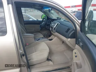 2006 Toyota Tacoma with VIN 5TEUU42N96Z268219, listed as a IAAI auction lot 41833805 with 151,872 mi miles. Bid and sale history available at carsss.com. Image 5.