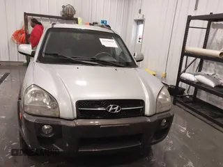 2007 Hyundai Tucson SE with VIN KM8JN12DX7U610529, listed as a IAAI auction lot 41370668 with 172,802 mi miles. Bid and sale history available at carsss.com. Image 12.