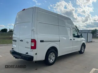 2018 Nissan NV Cargo SV z VIN 1N6AF0LY0JN812842, wystawiony jako Copart lot #56940755 z przebiegiem 203 890 mil mil oraz Tytuł czysty. Historia ofert i sprzedaży dostępna na DreamBid. Obrazek 4.