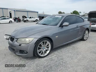 2011 BMW 3 Series 328i xDrive z VIN WBAKF3C54BE567332, wystawiony jako Copart lot #53824605 z przebiegiem 139 954 mil mil oraz Szkody całkowita. Historia ofert i sprzedaży dostępna na DreamBid. Obrazek 1.