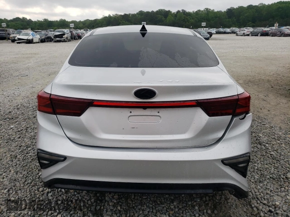 2019 Kia Forte LXS z VIN 3KPF24ADXKE045793, wystawiony jako Copart lot #54302365 z przebiegiem 97 934 mil mil oraz Szkoda całkowita • Salvage title. Historia ofert i sprzedaży dostępna na DreamBid. Obrazek 6.