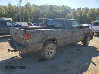 2002 GMC Sonoma SLS with VIN 1GTDT19W928149498, listed as a Copart auction lot 76001924 with 201,947 mi miles and Salvage Title. Bid and sale history available at carsss.com. Image 3.
