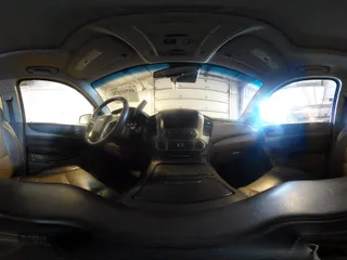 2017 Chevrolet Suburban Premier z VIN 1GNSKJKC0HR250854, wystawiony jako IAAI lot #41541476 z przebiegiem 128 231 mil mil oraz . Historia ofert i sprzedaży dostępna na DreamBid. Obrazek 18.