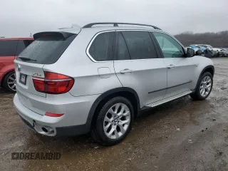 2013 BMW X5 xDrive35i z VIN 5UXZV4C54D0E10167, wystawiony jako Copart lot #86497414 z przebiegiem 95 519 mil mil oraz Szkody całkowita. Historia ofert i sprzedaży dostępna na DreamBid. Obrazek 3.