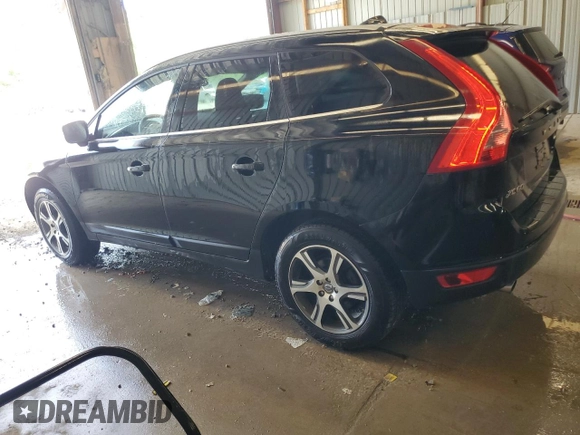 2011 Volvo XC60 3.0T with VIN YV4902DZ0B2193752, listed as a Copart auction lot 62071495 with 131,940 mi miles and Salvage title. Bid and sale history available at DreamBid. Image 2.