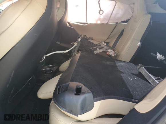 2017 Tesla Model S 100D z VIN 5YJSA1E27HF204491, wystawiony jako Copart lot #55160945 z przebiegiem 57 059 mil mil oraz Szkoda całkowita • Salvage title. Historia ofert i sprzedaży dostępna na DreamBid. Obrazek 10.