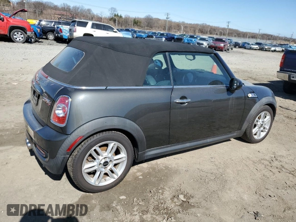 2015 MINI Convertible S z VIN WMWZP3C52FT708928, wystawiony jako Copart lot #49580345 z przebiegiem 62 342 mil mil oraz Czysty tytuł • Clean title. Historia ofert i sprzedaży dostępna na DreamBid. Obrazek 3.