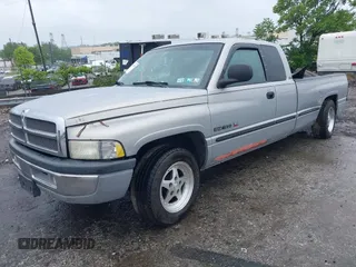 1999 Dodge 1500 z VIN 1B7HC13Z2XJ568376, wystawiony jako IAAI lot #42208937 z przebiegiem 232 834 mil mil oraz . Historia ofert i sprzedaży dostępna na DreamBid. Obrazek 23.