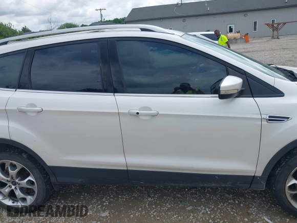 2016 Ford Escape Titanium z VIN 1FMCU9J90GUC76504, wystawiony jako IAAI lot #42552851 z przebiegiem 89 570 mil mil oraz . Historia ofert i sprzedaży dostępna na DreamBid. Obrazek 14.