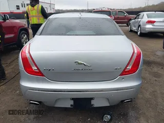 2015 Jaguar XJ with VIN SAJWA2GZ8F8V83551, listed as a IAAI auction lot 41909403 with 112,098 mi miles. Bid and sale history available at carsss.com. Image 17.