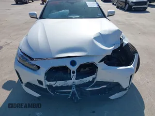 2024 BMW i4 eDrive35 z VIN WBY43AW04RFT05953, wystawiony jako IAAI lot #41972073 z przebiegiem 3333 mil mil oraz . Historia ofert i sprzedaży dostępna na DreamBid. Obrazek 12.