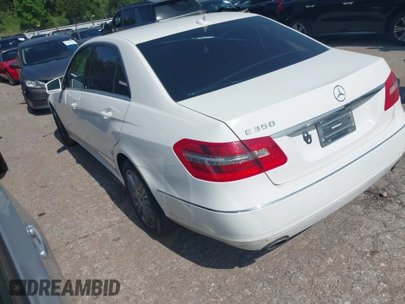 2013 Mercedes-Benz E 350 Luxury z VIN WDDHF5KB9DA733604, wystawiony jako IAAI lot #42514039 z przebiegiem 131 047 mil mil oraz . Historia ofert i sprzedaży dostępna na DreamBid. Obrazek 3.