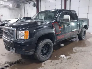 2010 GMC Sierra 1500 Denali z VIN 3GTRKXE20AG272226, wystawiony jako IAAI lot #41958283 z przebiegiem 244 627 mil mil oraz . Historia ofert i sprzedaży dostępna na DreamBid. Obrazek 22.