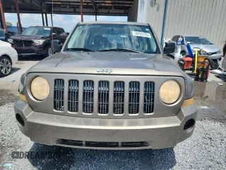 2008 Jeep Patriot Sport with VIN 1J8FT28078D722144, listed as a Copart auction lot 58493765 with 176,133 mi miles and Salvage title. Bid and sale history available at DreamBid. Image 5.