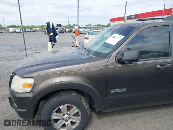 2008 Ford Explorer XLT with VIN 1FMEU63E38UA19291, listed as a IAAI auction lot 42048959 with 227,212 mi miles. Bid and sale history available at carsss.com. Image 12.