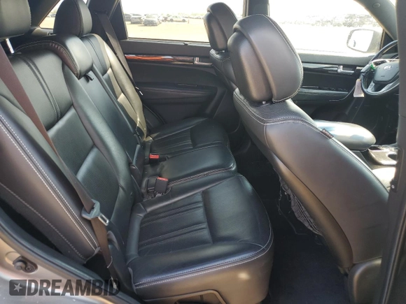 2014 Kia Sorento SX Limited z VIN 5XYKWDA77EG542661, wystawiony jako Copart lot #56428575 z przebiegiem 141 416 mil mil oraz Szkoda całkowita • Salvage title. Historia ofert i sprzedaży dostępna na DreamBid. Obrazek 10.