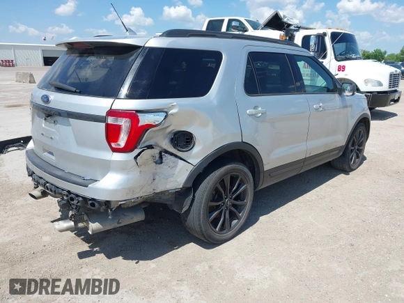 2018 Ford Explorer XLT z VIN 1FM5K7D87JGA54926, wystawiony jako IAAI lot #42088449 z przebiegiem 247 391 mil mil oraz . Historia ofert i sprzedaży dostępna na DreamBid. Obrazek 4.