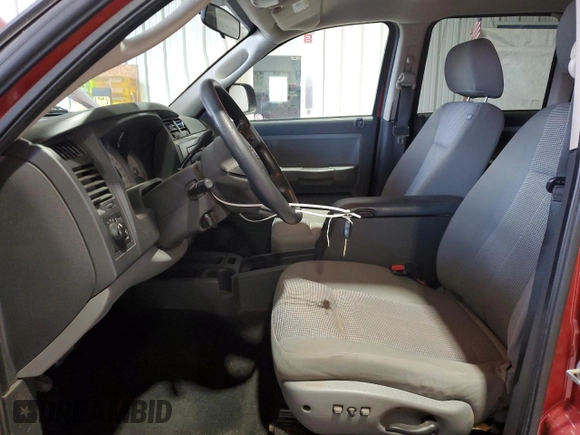 2008 Dodge Dakota SLT z VIN 1D7HW48N48S536142, wystawiony jako Copart lot #86348544 z przebiegiem 238 800 mil mil oraz Szkoda całkowita • Salvage title. Historia ofert i sprzedaży dostępna na DreamBid. Obrazek 7.