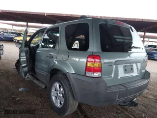 2007 Ford Escape XLT with VIN 1FMYU03107KA93270, listed as a IAAI auction lot 41723011 with 1 mi miles. Bid and sale history available at carsss.com. Image 3.