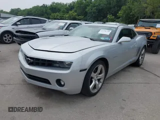 2011 Chevrolet Camaro 1LT z VIN 2G1FB1ED5B9211945, wystawiony jako IAAI lot #42290750 z przebiegiem 295 489 mil mil oraz . Historia ofert i sprzedaży dostępna na DreamBid. Obrazek 17.