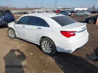 2013 Chrysler 200 Limited with VIN 1C3CCBCG9DN504407, listed as a IAAI auction lot 41790307 with 152,461 mi miles. Bid and sale history available at carsss.com. Image 3.