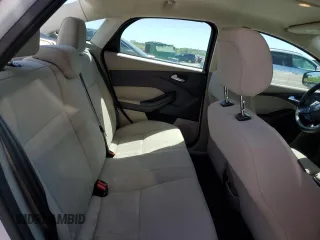 2018 Ford Focus SE z VIN 1FADP3F29JL295712, wystawiony jako Copart lot #53361485 z przebiegiem 55 857 mil mil oraz Szkody całkowita. Historia ofert i sprzedaży dostępna na DreamBid. Obrazek 10.