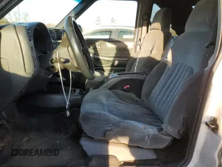 2000 Chevrolet Blazer LS with VIN 1GNCT18W8YK285881, listed as a Copart auction lot 41364325 with 277,029 mi miles and Salvage title. Bid and sale history available at DreamBid. Image 7.