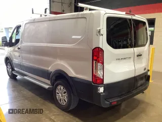 2020 Ford Transit Cargo z VIN 1FTBR1Y8XLKB06141, wystawiony jako IAAI lot #42642640 z przebiegiem 123 417 mil mil oraz . Historia ofert i sprzedaży dostępna na DreamBid. Obrazek 14.