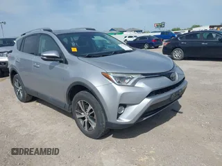2018 Toyota RAV4 XLE z VIN 2T3WFREV4JW474953, wystawiony jako IAAI lot #41997396 z przebiegiem 124 719 mil mil oraz . Historia ofert i sprzedaży dostępna na DreamBid. Obrazek 1.