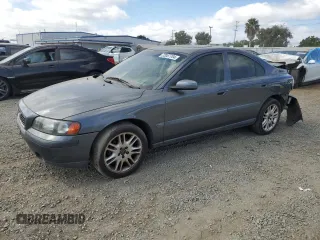 2004 Volvo S60 with VIN YV1RS59V042403509, listed as a Copart auction lot 72057704 with 162,994 mi miles and Salvage Title. Bid and sale history available at carsss.com. Image 1.