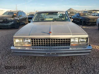 1983 Chevrolet El Camino z VIN 1GCCW80H1DR150636, wystawiony jako Copart lot #85873984 z przebiegiem 56 394 mil mil oraz Czysty tytuł • Clean title. Historia ofert i sprzedaży dostępna na DreamBid. Obrazek 5.
