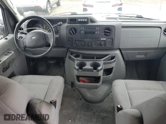 2013 Ford Econoline Cargo Commercial z VIN 1FTNE2EL8DDB01341, wystawiony jako Copart lot #43247025 z przebiegiem 146 232 mil mil oraz Szkody całkowita. Historia ofert i sprzedaży dostępna na DreamBid. Obrazek 8.