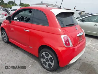 2016 FIAT 500e z VIN 3C3CFFGE3GT136141, wystawiony jako IAAI lot #42283699 z przebiegiem 44 891 mil mil oraz . Historia ofert i sprzedaży dostępna na DreamBid. Obrazek 3.