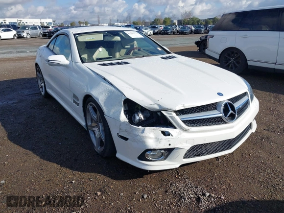 2011 Mercedes-Benz SL 550 z VIN WDBSK7BA8BF163043, wystawiony jako IAAI lot #41421075 z przebiegiem 36 875 mil mil oraz . Historia ofert i sprzedaży dostępna na DreamBid. Obrazek 1.