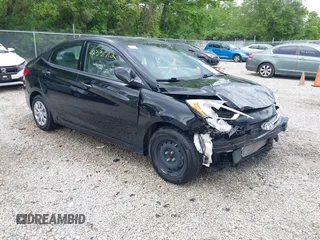 2017 Hyundai Accent SE z VIN KMHCT4AE7HU363918, wystawiony jako IAAI lot #42331712 z przebiegiem 85 123 mil mil oraz . Historia ofert i sprzedaży dostępna na DreamBid. Obrazek 1.
