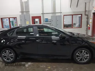 2024 Kia Forte LXS z VIN 3KPF24ADXRE831698, wystawiony jako IAAI lot #41337698 z przebiegiem 1 843 mil mil oraz . Historia ofert i sprzedaży dostępna na DreamBid. Obrazek 14.
