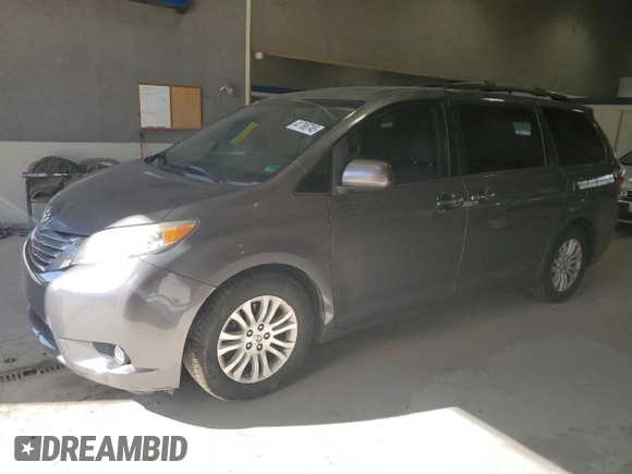 2015 Toyota Sienna XLE z VIN 5TDYK3DC5FS577227, wystawiony jako Copart lot #41766745 z przebiegiem 261 917 mil mil oraz Szkoda całkowita • Salvage title. Historia ofert i sprzedaży dostępna na DreamBid. Obrazek 1.