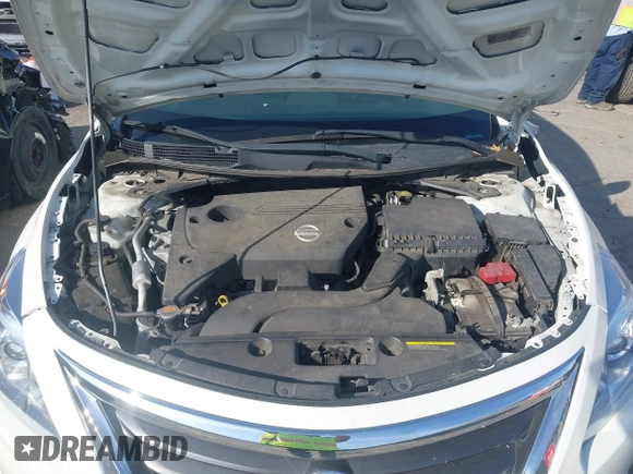 2014 Nissan Altima S with VIN 1N4AL3AP3EN355348, listed as a IAAI auction lot 41596162 with 131,291 mi miles and . Bid and sale history available at carsss.com. Image 10.