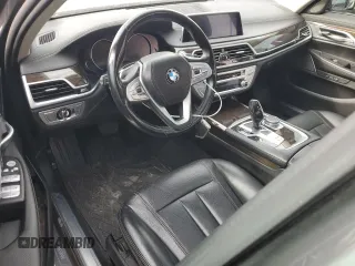 2019 BMW 7 Series 740i z VIN WBA7E2C50KB454532, wystawiony jako Copart lot #89005785 z przebiegiem 93 921 mil mil oraz Czysty tytuł • Clean title. Historia ofert i sprzedaży dostępna na DreamBid. Obrazek 8.