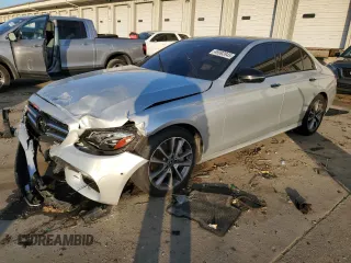 2018 Mercedes-Benz E 300 z VIN WDDZF4KBXJA385404, wystawiony jako Copart lot #48992845 z przebiegiem 134 552 mil mil oraz Nie do naprawy. Historia ofert i sprzedaży dostępna na DreamBid. Obrazek 1.