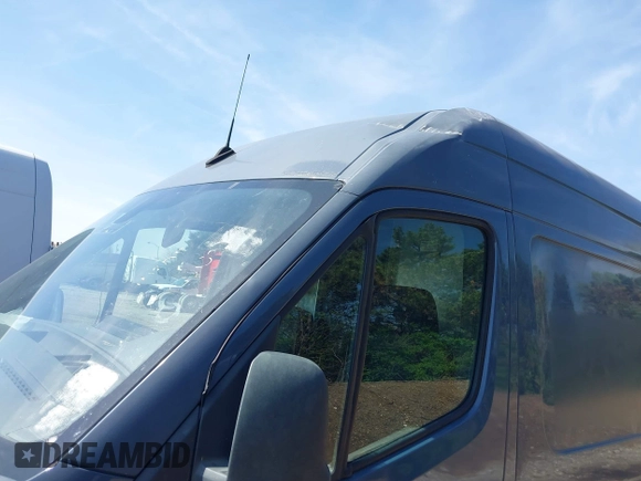 2019 Mercedes-Benz Sprinter Cargo with VIN WD4PF0CD6KP044032, listed as a IAAI auction lot 42103249 with 117,121 mi miles. Bid and sale history available at carsss.com. Image 6.