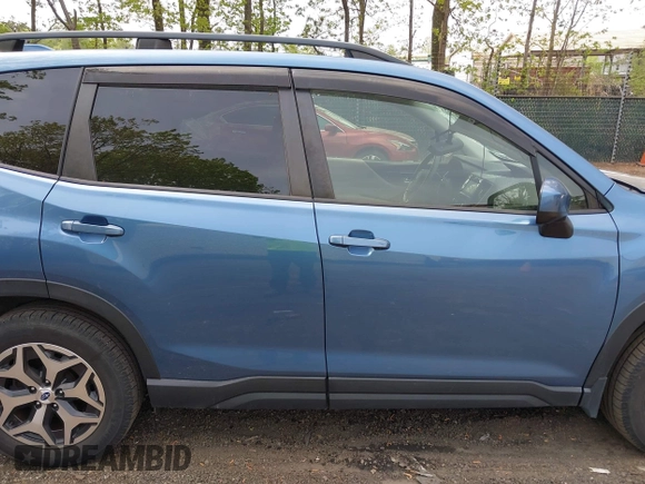 2020 Subaru Forester Premium with VIN JF2SKAJC5LH556992, listed as a IAAI auction lot 42061879 with 71,840 mi miles. Bid and sale history available at carsss.com. Image 13.