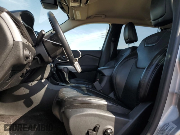 2017 Jeep Cherokee Overland с VIN 1C4PJLJS0HW574622, выставлен на аукционе Copart как лот 74615164 с пробегом 93 945 миль миль и Списание • Salvage title. История ставок и продаж доступна на DreamBid. Изображение 7.